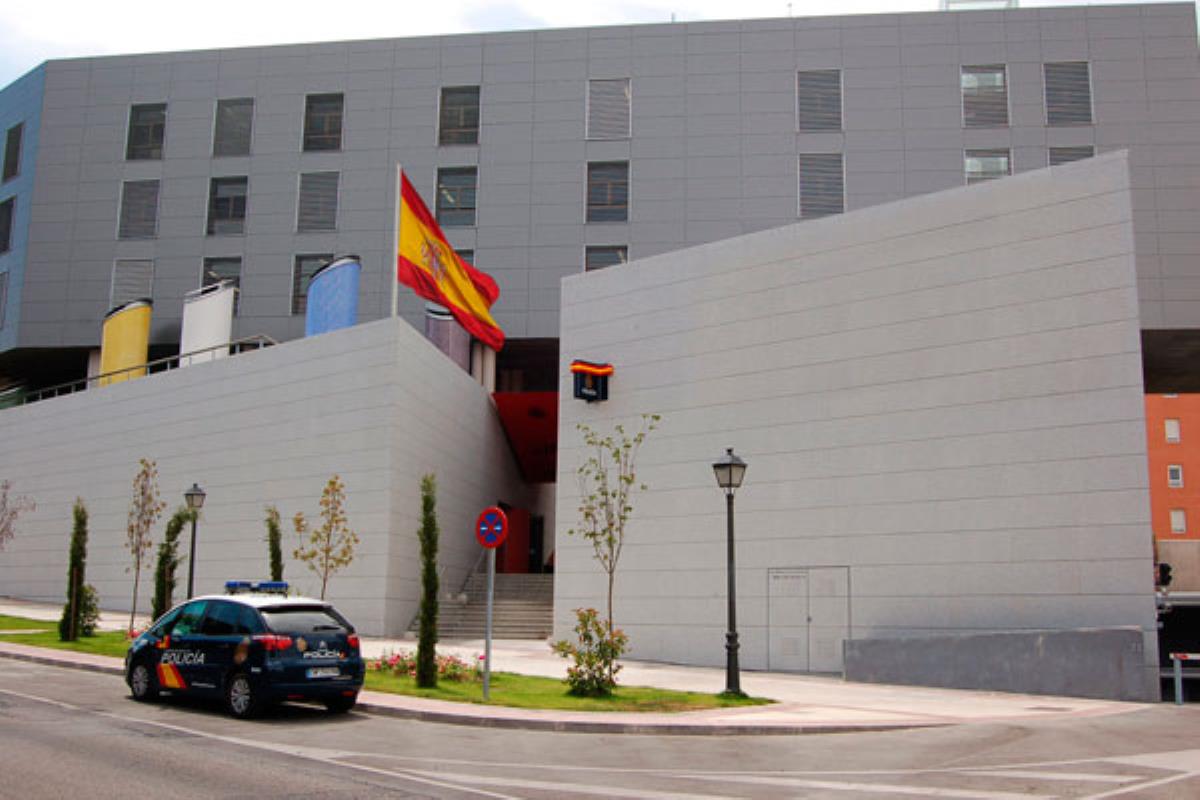 La víctima fue ingresada en el Hospital Rey Juan Carlos con una herida grave por arma blanca 