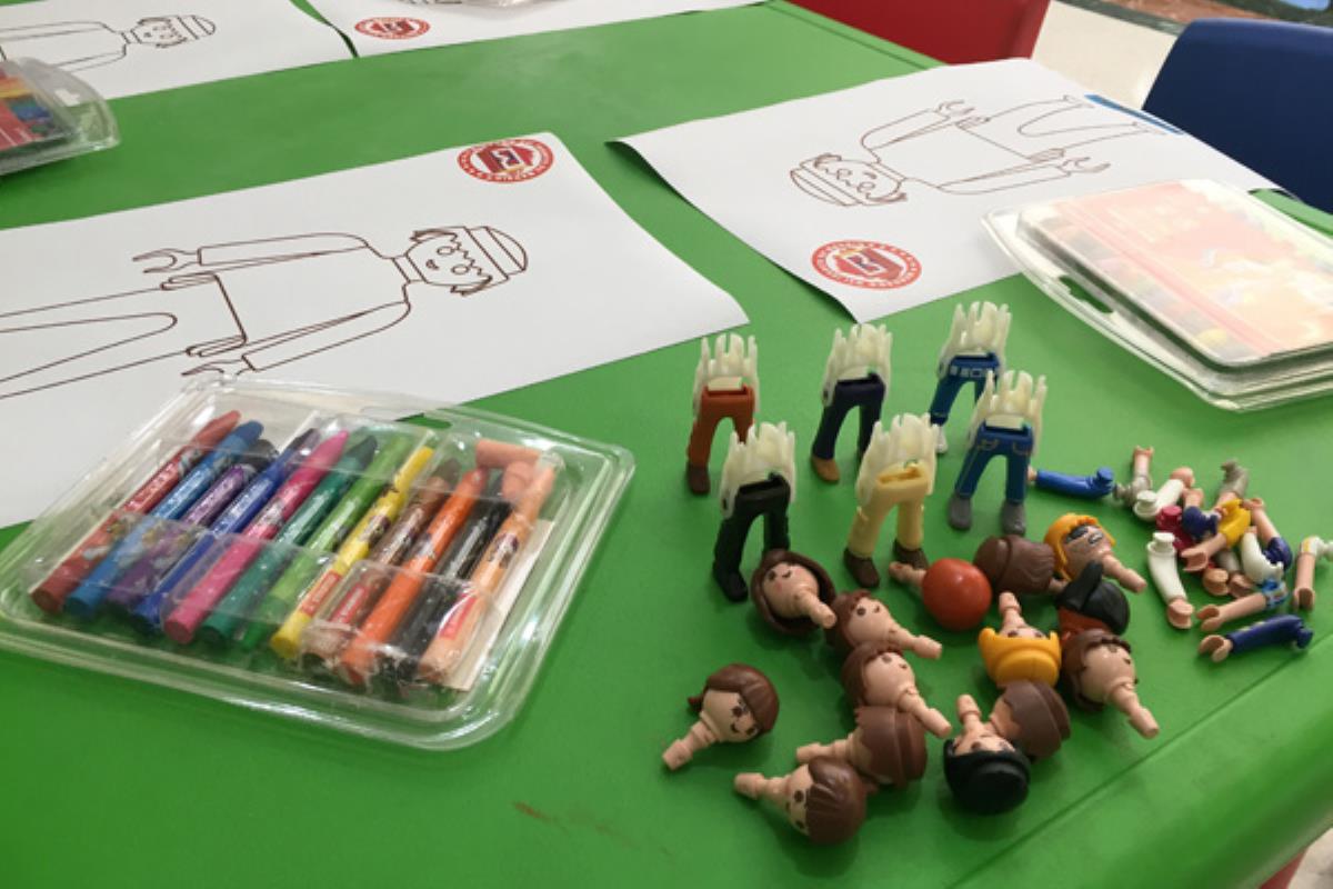 Esta feria abre el segundo sábado de cada mes para todos los curiosos y amantes de los juguetes de antes