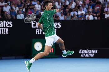 Tras derrotar a Federer en tres sets, solo necesita un triunfo más para volver a la cima de la ATP