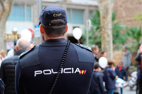 El detenido utilizaba a mujeres toxicómanas para sacar dinero de entidades bancarias con documentación robada