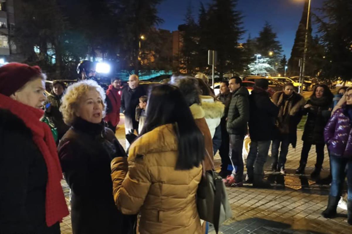 Los usuarios y usuarias protestan por la caldera averiada en el centro