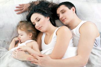Lee toda la noticia '¿Duermes con tu bebé?'
