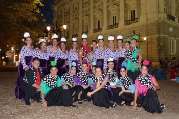 La compañía de danza entretendrá a los alcalaínos hoy a las 20:30h en la Plaza de la Paloma