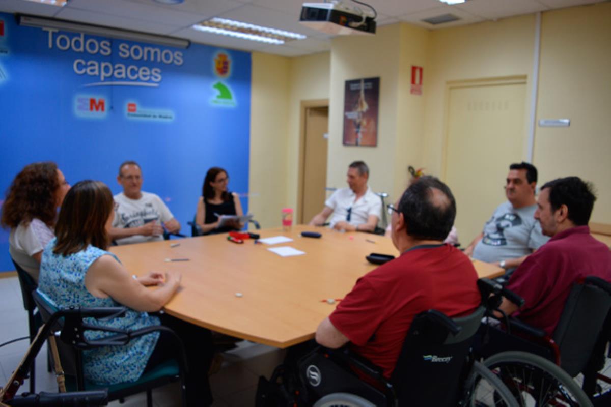 La Asociación Española de Esclerosis Múltiple, junto a la Asociación Mostoleña de Esclerosis Múltiple, lanza una campaña de concienciación sobre la enfermedad