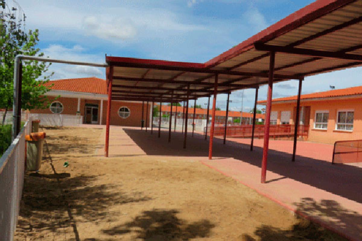 La iniciativa "Cambiando Espartales" pretende hacer más inclusivo el patio escolar del CEIP Espartales