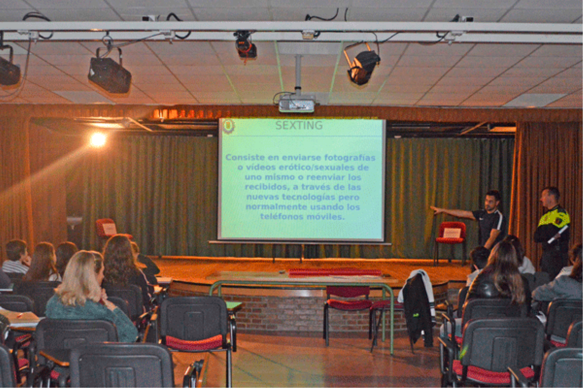 El objetivo es promover entre los jóvenes el uso adecuado de las redes sociales para evitar el ciberacoso 