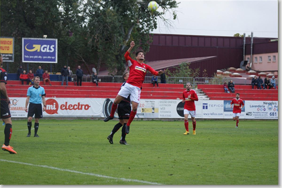 Marcaron Dani Ponce, Gonzalo y Mario para los rojillos. Cuevas y Quique anotaron para el Adarve. 