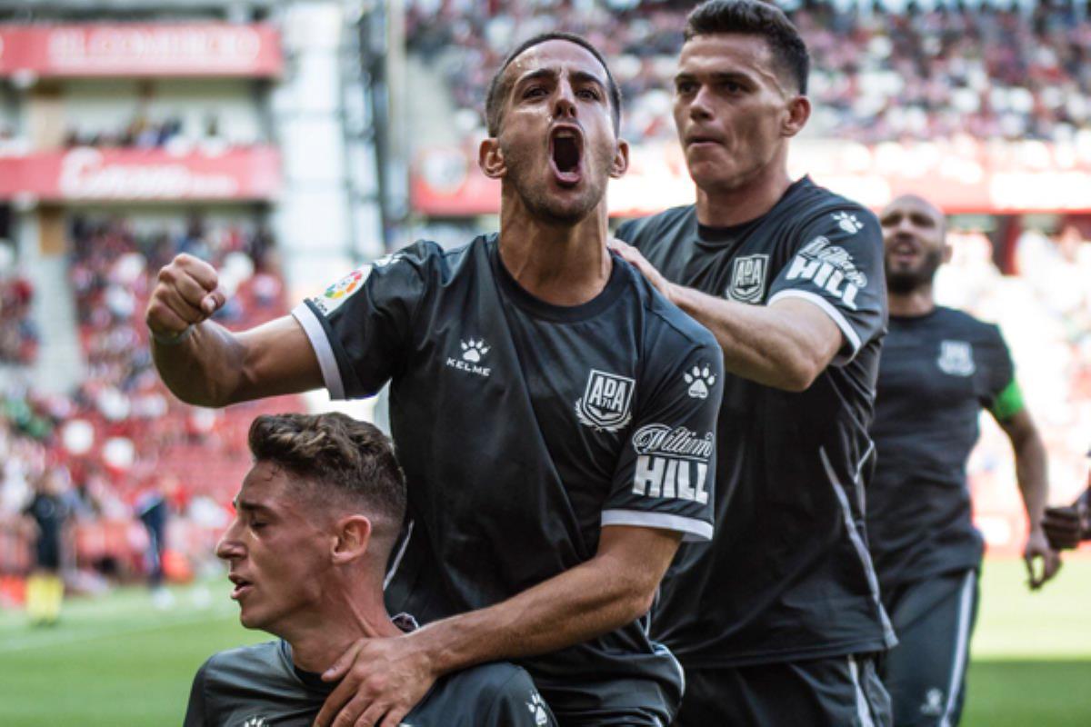 Los alfareros vuelven a ganar goleando a los asturianos en El Molinón 