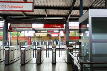 Javier Ayala ha firmado el protocolo para mejorar la accesibilidad en la estación