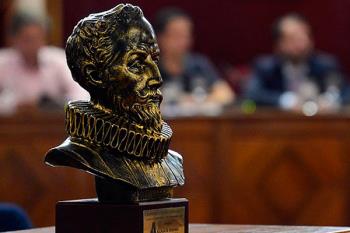 El Salón de Plenos sirvió como sede para la presentación del LIII Trofeo Cervantes