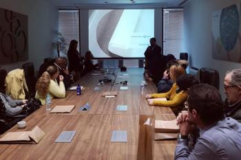 El concejal de Medio Ambiente también ha acudido a conocer el proceso de transformación del papel