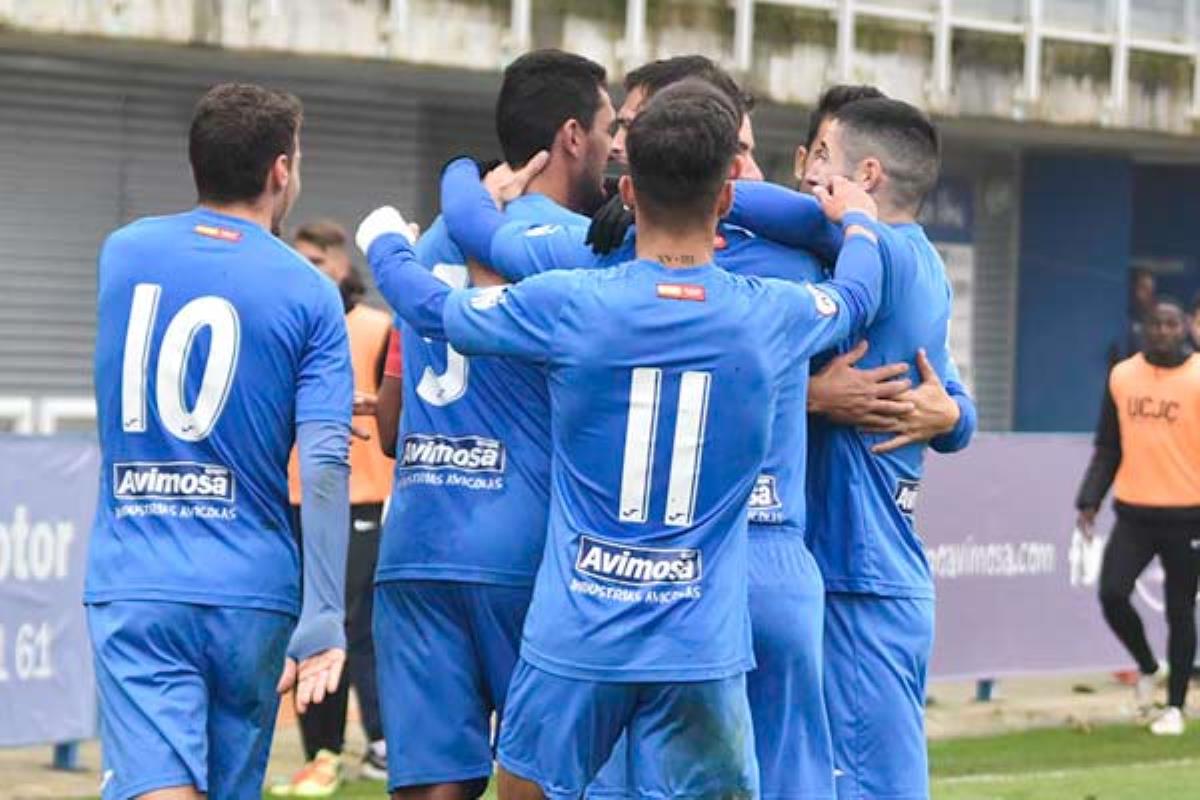 El Fuenla se coloca en lo alto de la tabla con los mismos puntos que Ponferradina