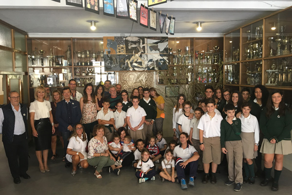 El centro pone en marcha la iniciativa 'Leer da vida', un árbol que se nutre de las letras