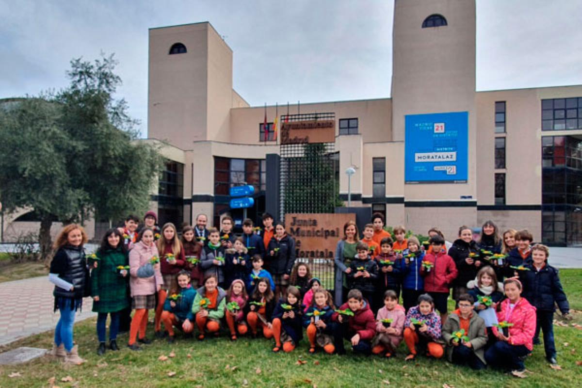 La Junta Municipal de Moratalaz recibe a los alumnos del centro que han celebrada la ‘Semana de la Concienciación Medioambiental’