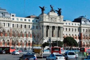 Esta demanda responde a la paralización de la citada infraestructura que está a la espera de la luz verde