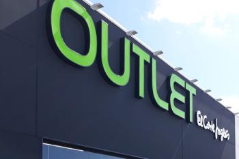 Cuenta con sección de moda, zapatería y complementos para mujeres, hombres y niños
