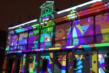 Lee toda la noticia 'El Espacio Joven La Plaza acoge un espectáculo de ‘Video Mapping’'