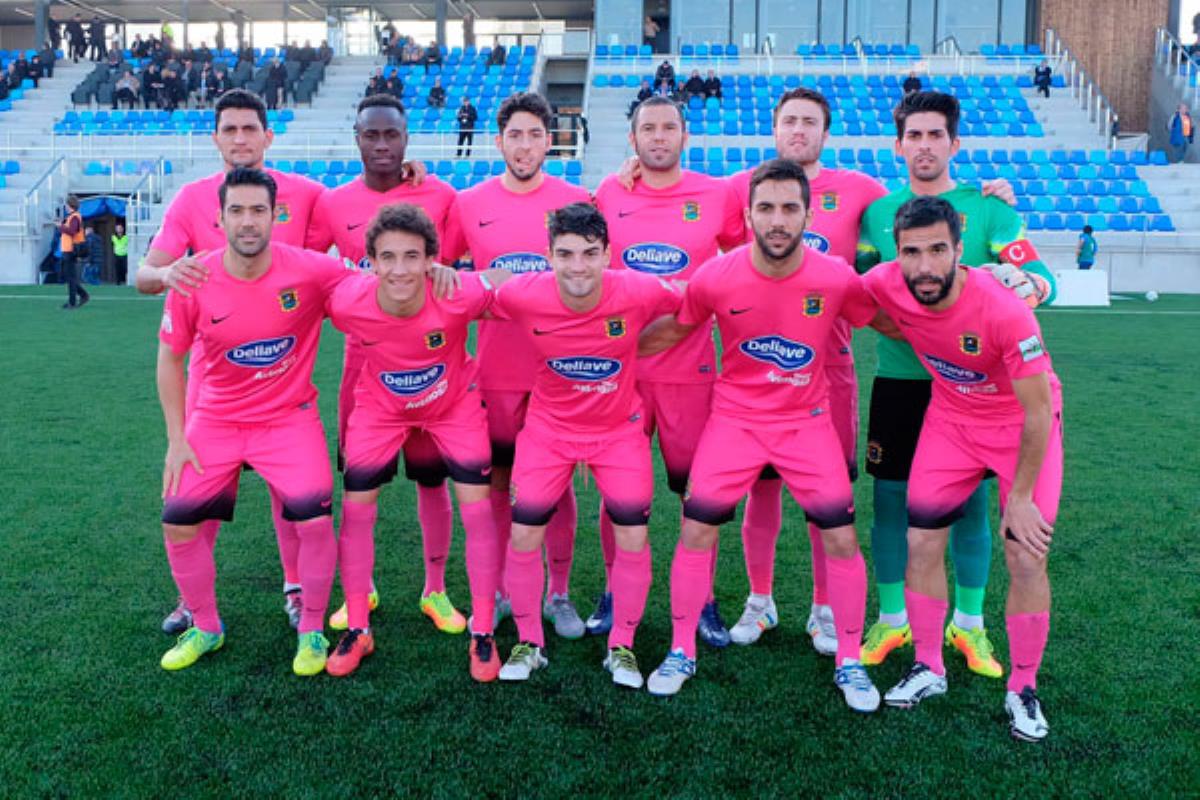 El equipo azulón dio la vuelta a un complicado partido y se llevó la victoria del Municipal de Badalona (1-2)