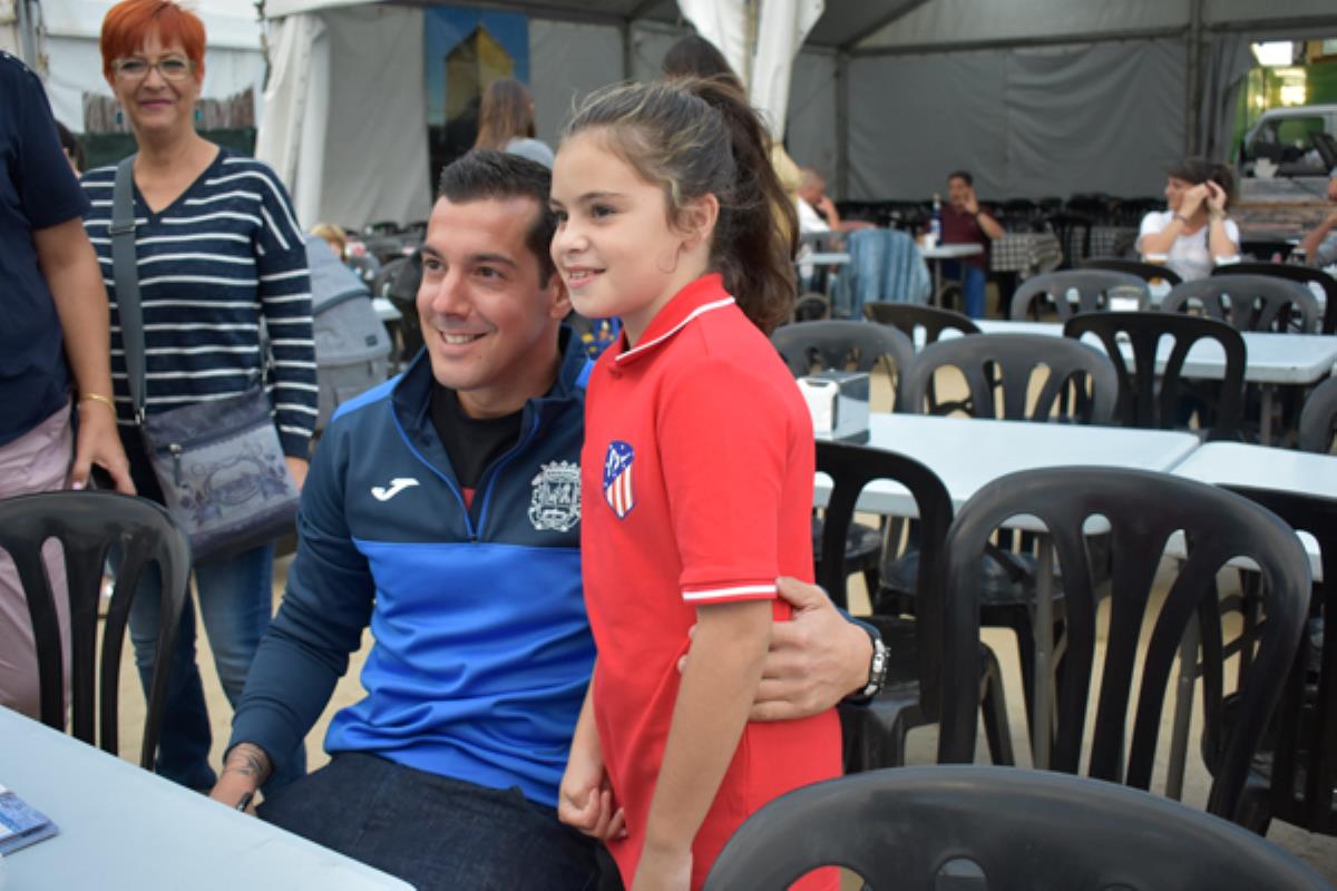 Varios jugadores se pasaron por el recinto ferial para firmar autógrafos a los aficionados