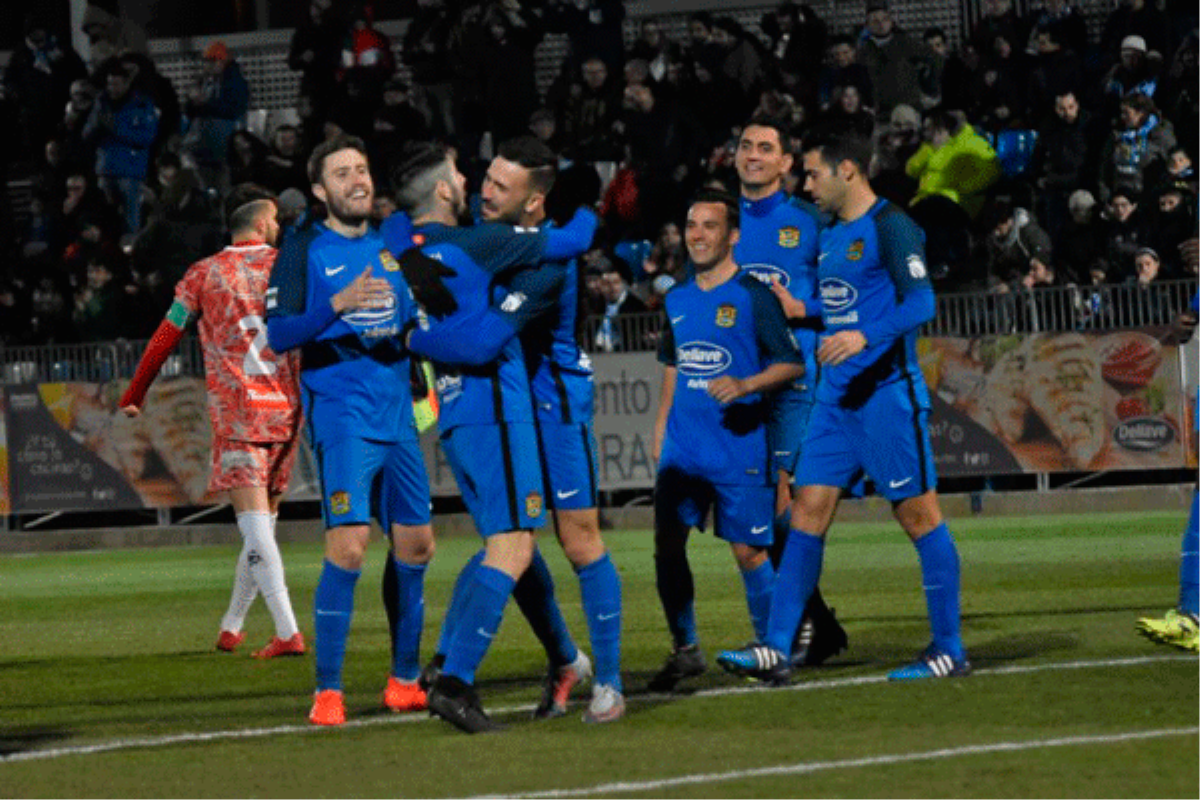 El líder cayó 3-1 en Pasarón ante un Pontevedra muy defensivo