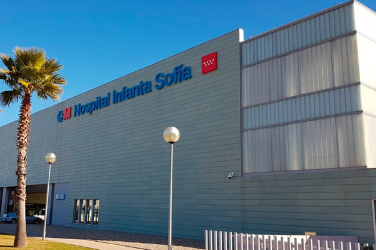 Profesionales oftalmólogos y reumatólogos trabajan en esta consulta para atender a los pacientes con esta patología