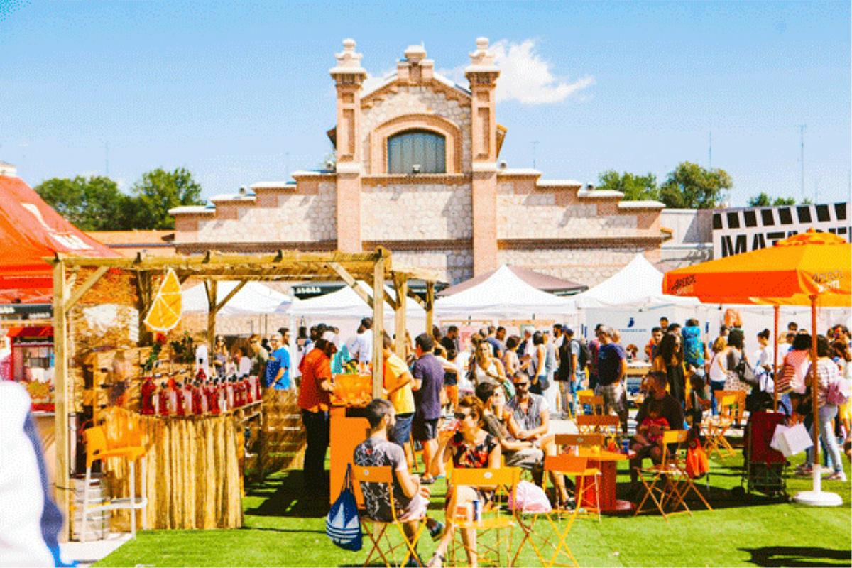 El Matadero de Madrid vuelve a reunir a miles de visitantes, como en cada una de sus ediciones, en el Mercado de Diseño 
