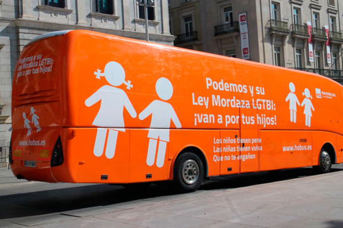 La organización amenaza con sacar un autobús "contra el feminismo radical"
