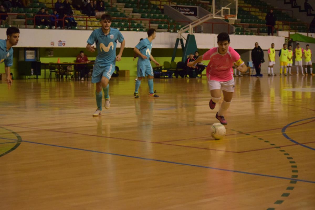 El conjunto mostoleño sufre una dura derrota, tras perder 4-3 y aumenta la distancia con la cabeza de la tabla 