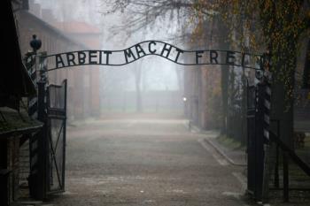Pretenden rememorar la liberación del campo de concentración de Auschwitz en el 75 aniversario