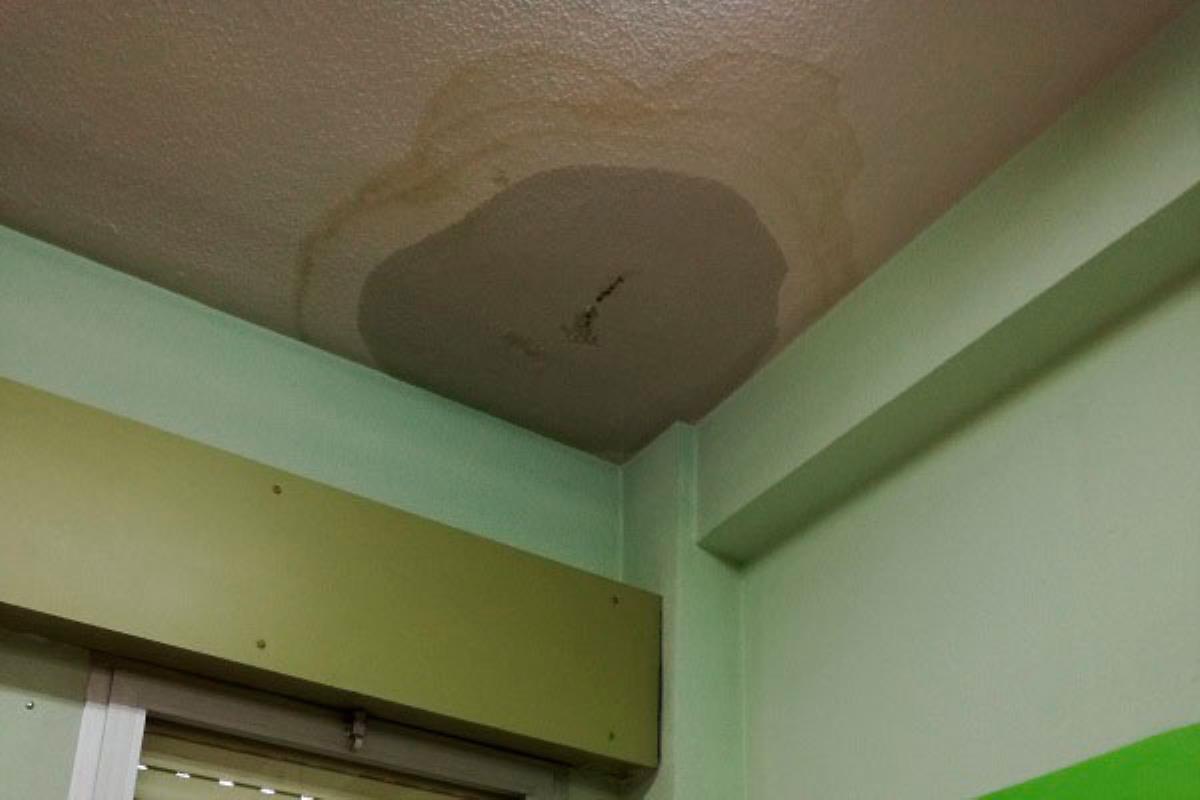 Responsabiliza al Ayuntamiento por falta de mantenimiento de este y otros centros educativos de la ciudad