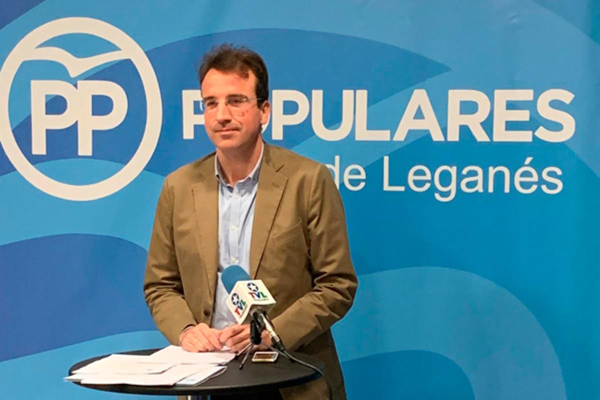 La formación critica que solo haya dos camiones de basura y un coche de Policía por las noches