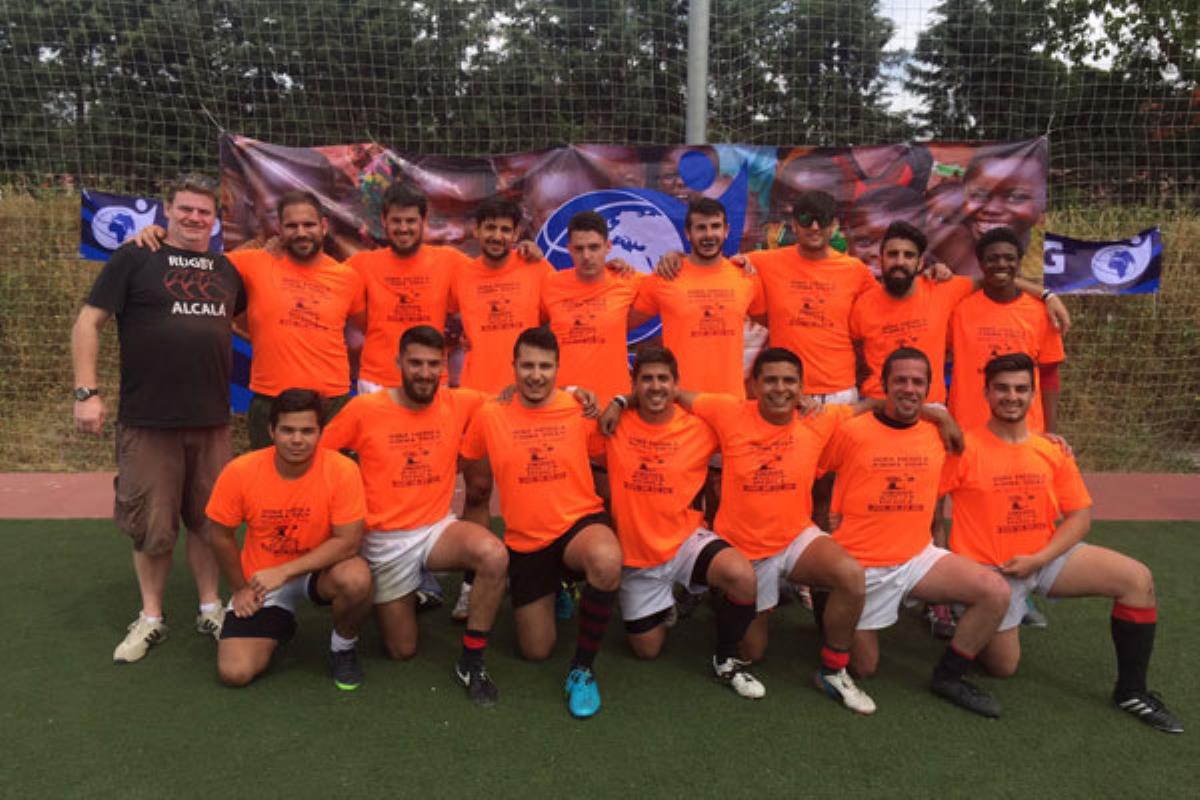El equipo aprovecha los torneos de rugby olímpico para portar las camisetas naranjas de los voluntarios de Unidos por la Médula