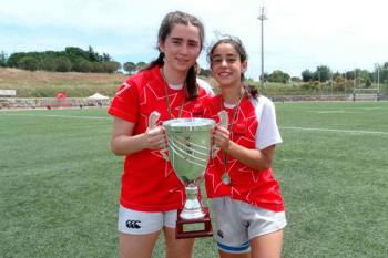 Elena Amo y Paula Barcala, jugadoras del Rugby Alcalá, se han proclamado, con la selección madrileña, subcampeonas de rugby en modalidad olímpica en el Campeonato de España sub 16  