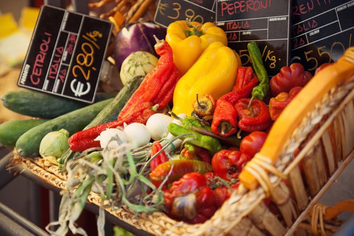 El mercado lleva años agonizando pese a la insistencia de algunos propietarios por mantenerlo abierto