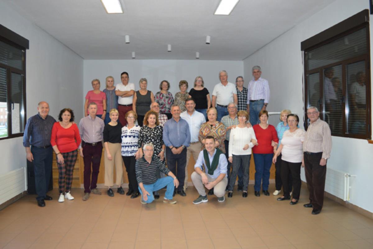 El Centro de Mayores Antonio Machado acoge bailes de salón y risoterapia