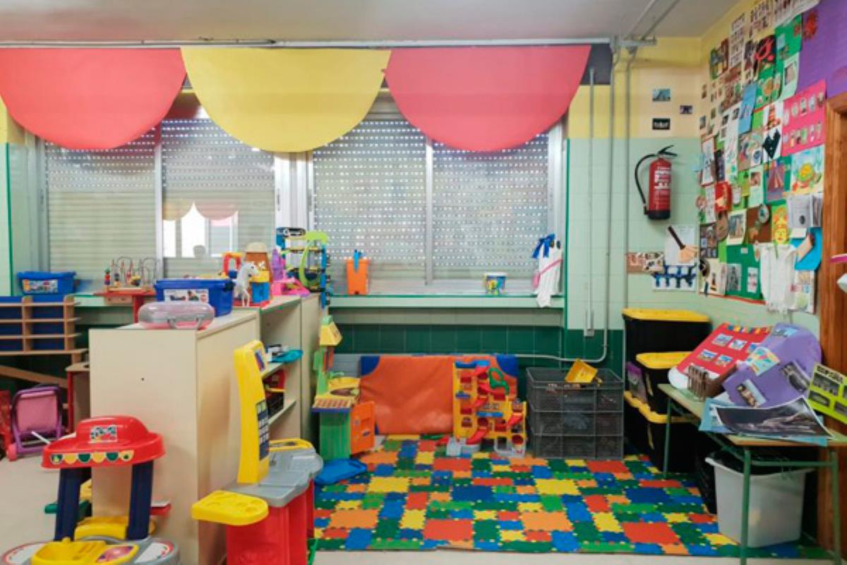 Se ha colocado en el CEIP Juan Pérez Villaamil y es el primero de los que pretende colocar el ayuntamiento