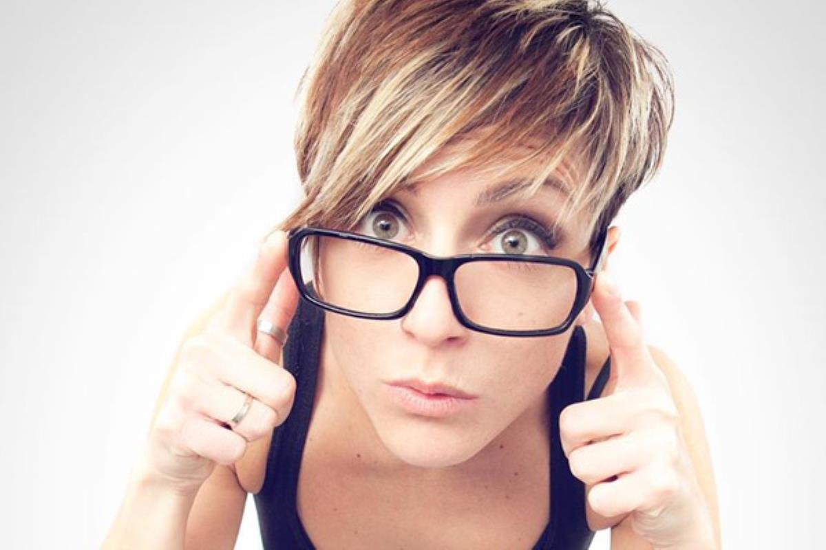 Los monólogos de Sara Escudero, un concierto contra la violencia machista y mucho teatro forman parte de la programación