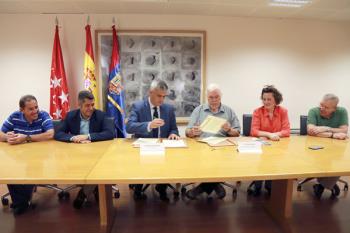 La Federación de Asociaciones Vecinales de Móstoles ha firmado un convenio con el Consistorio que permite a los mostoleños una toma de decisiones más directa