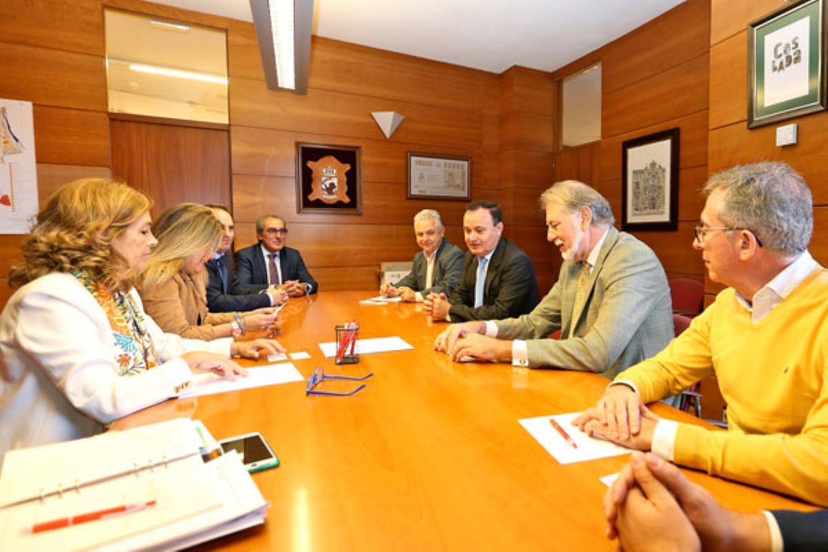 El regidor local, Ángel Viveros, ha mantenido una reunión con el presidente de la entidad, Jesús Martín
