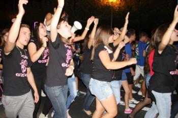 Lee toda la noticia 'El desfile de peñas dará comienzo a las Fiestas Populares'