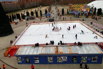 Los vecinos se quejan de la falta de calidad y los feriantes de la falta de afluencia de público