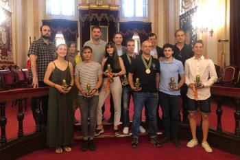 El alcalde, Javier Rodríguez Palacios, recibió a varios deportistas destacados durante esta temporada