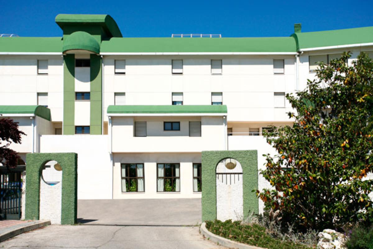 El magistrado no ha hallado irregularidades en la plantilla del centro que gestiona la Comunidad