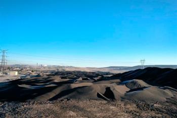 Los vecinos denuncian el hedor proveniente de una finca donde se almacenan restos del secado de lodo 