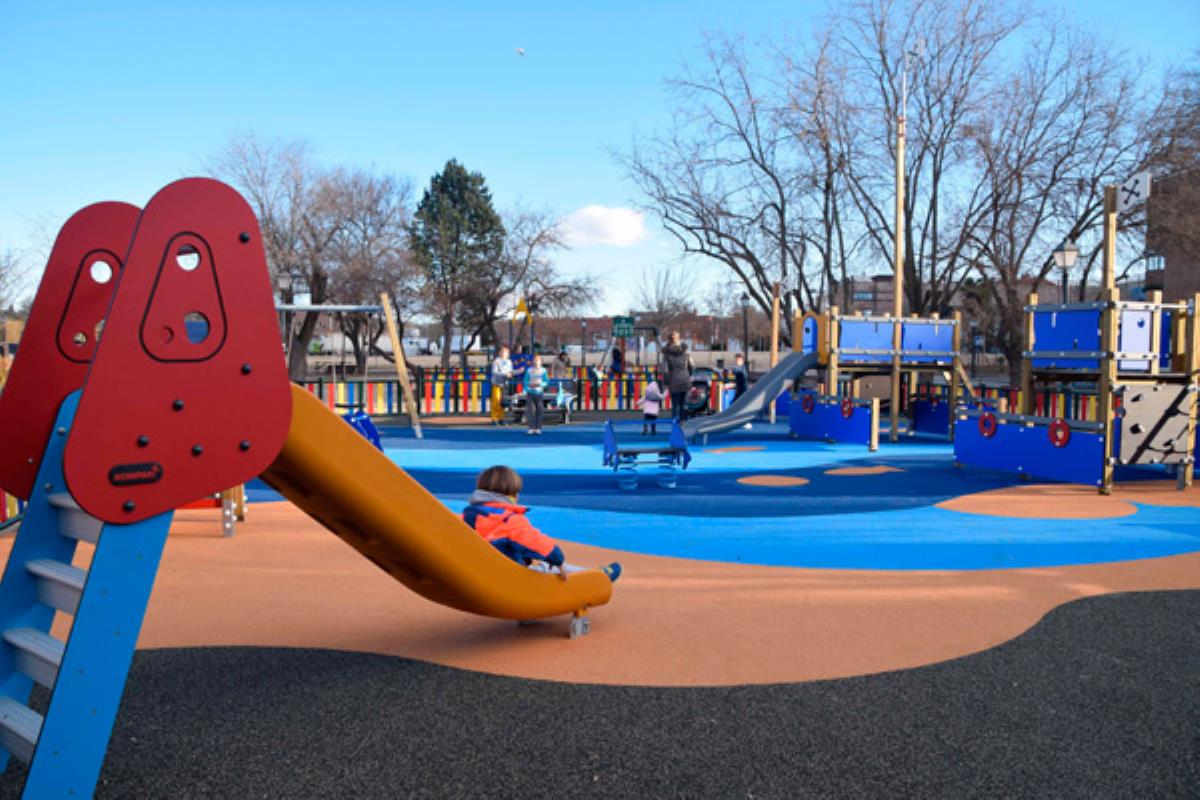La zona infantil de este parque ha mejorado tras su completa remodelación  