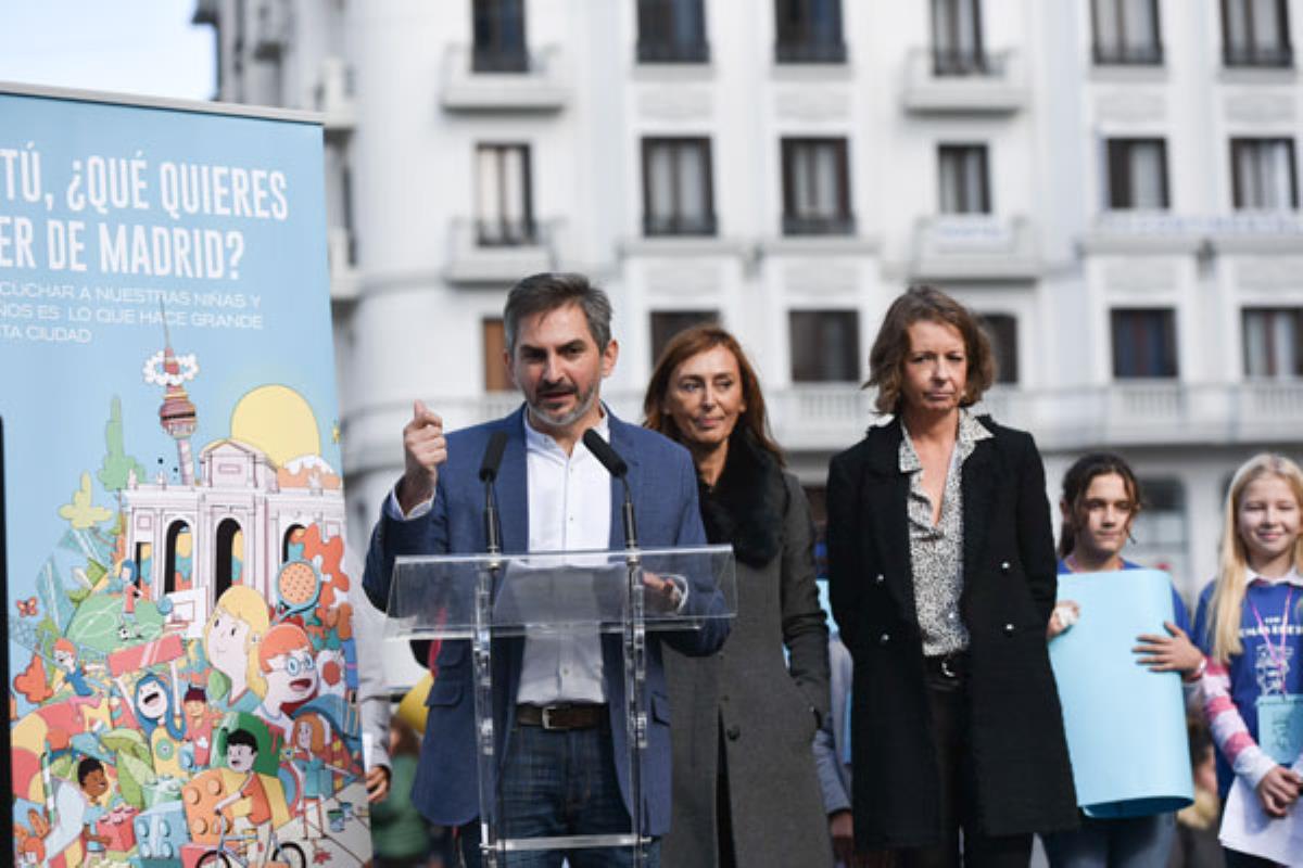 Aniorte ha anunciado la iniciativa junto a otras, como la constitución de una Comisión de Participación de la Infancia, durante la presentación de la Semana de la Infancia
