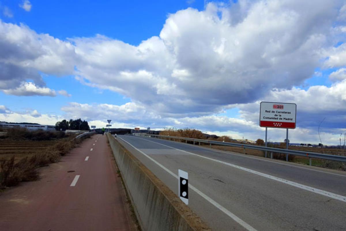 La alcaldesa, junto a representantes de la Corporación, ha trasladado el proyecto a los vecinos de El Caserío