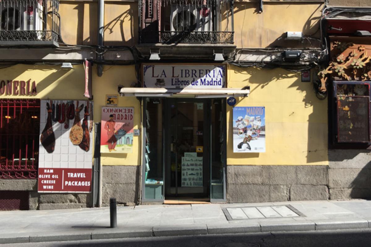 La Librería, en la calle Mayor, es el único establecimiento de Madrid que edita y publica títulos exclusivamente de la capital, desde hace 32 años