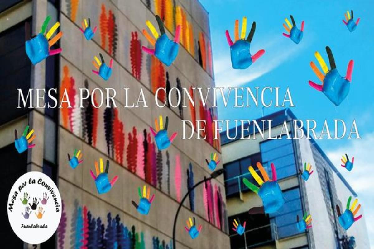 El alcalde asegura que "llevaremos a cabo este homenaje" propuesto por CLAVES y la Mesa por la Convivencia