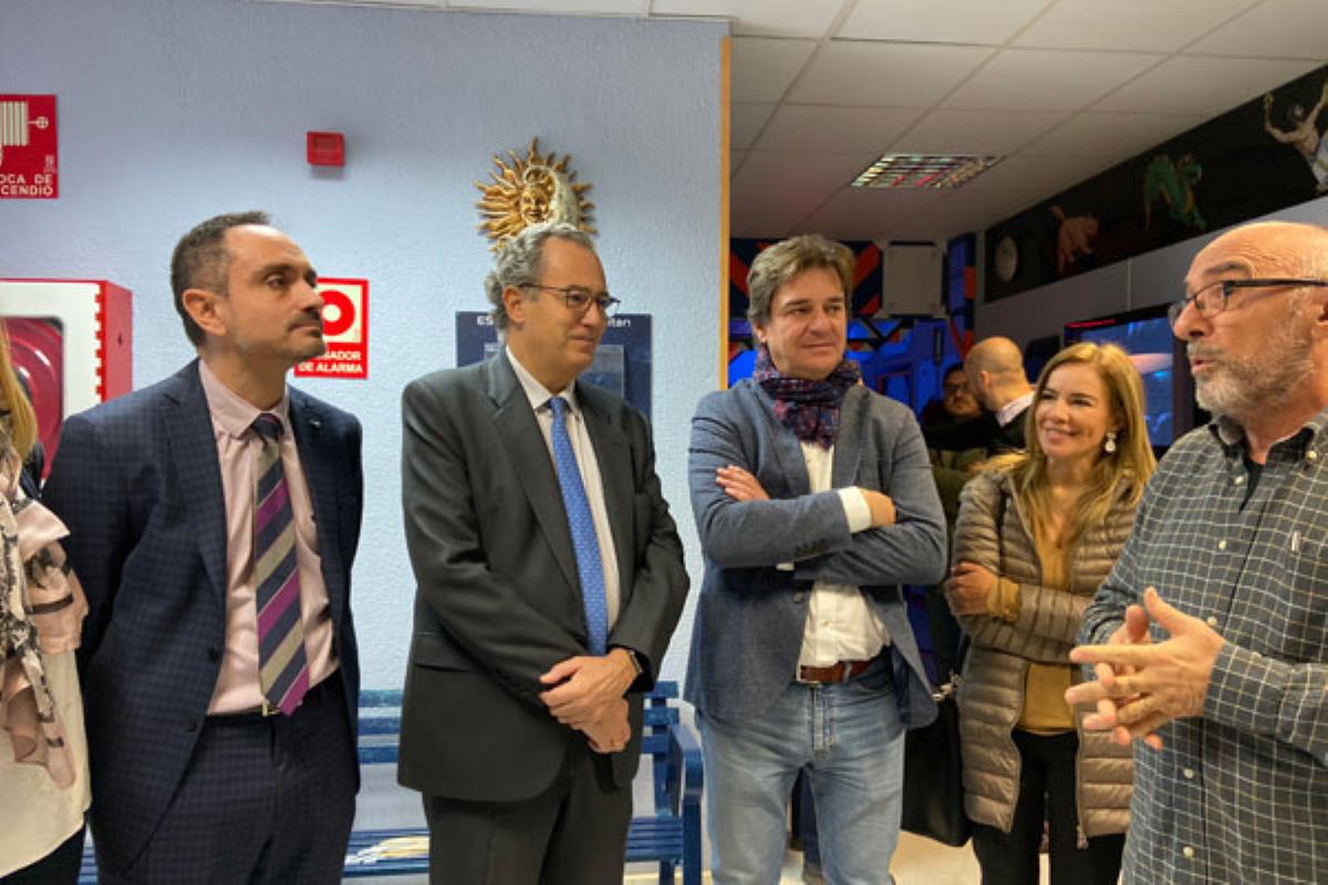 Durante la visita al Aula de Astronomía, Ossorio ha confirmado que el colegio El Vivero no se ampliará hasta el curso 2021/22